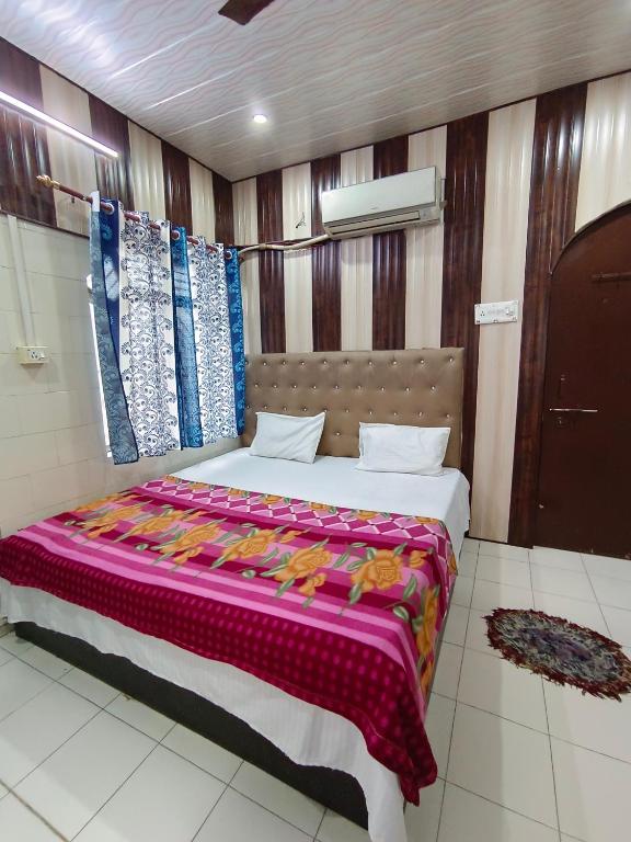 Hotel India inn - Habitación Doble Con Balcón (2 Adultos + 1 Niño)