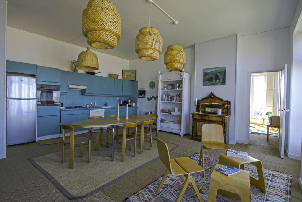 Kuchyňa alebo kuchynka v ubytovaní Panoramic Mulberry Beach plendid family apartment