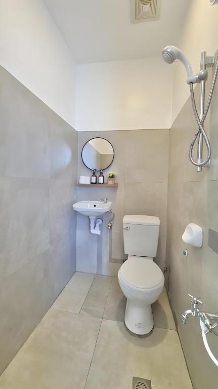 Koupelna v ubytování NEW Modern Suite near Airport & Beach