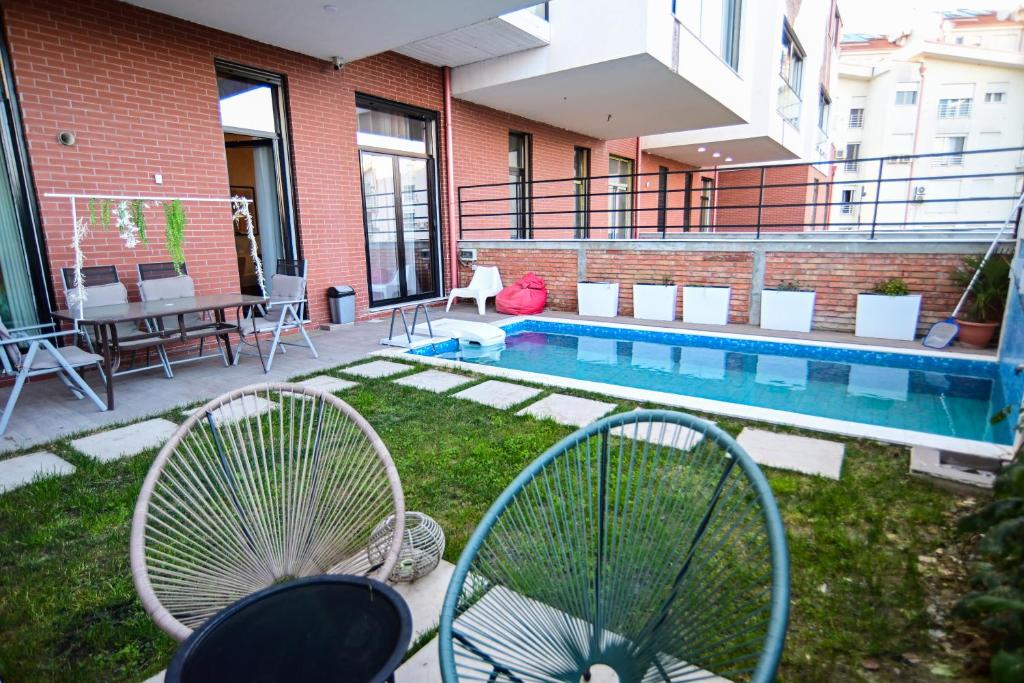 Stylish two bedroom house with private pool - Imazhi 8