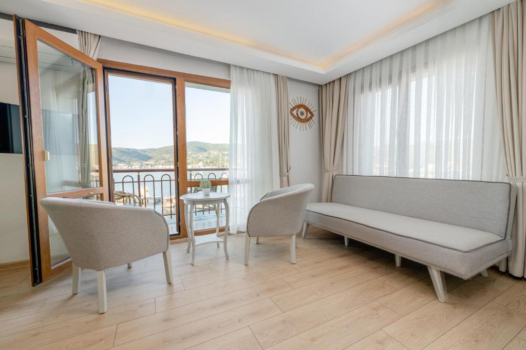 Posezení v ubytování Hanedan Otel Foca Izmir