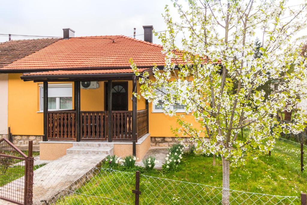 Budova, kde se prázdninový dům nachází