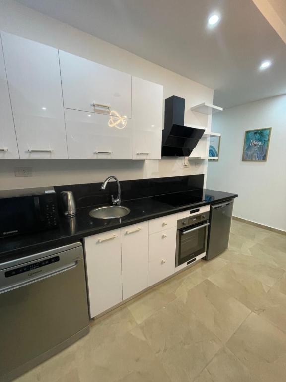 A kitchen or kitchenette at Selena bay