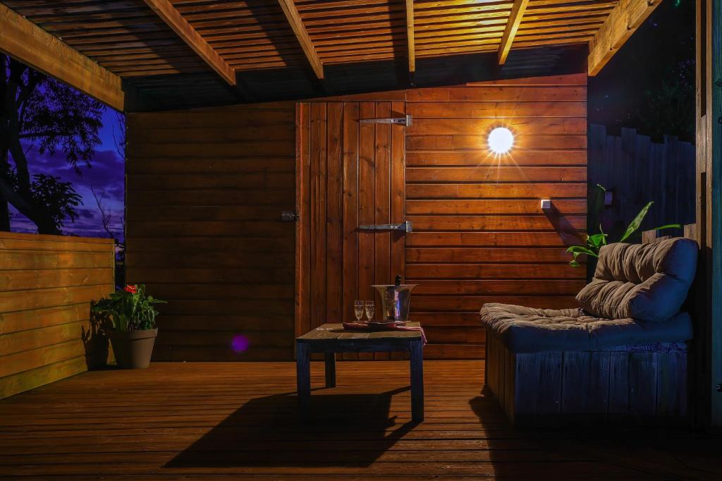 Posezení v ubytování CHALETS TIKINOU
