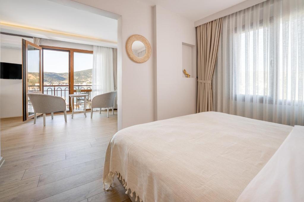 Postel nebo postele na pokoji v ubytování Hanedan Otel Foca Izmir