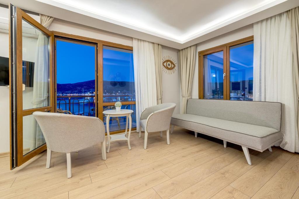 Posezení v ubytování Hanedan Otel Foca Izmir