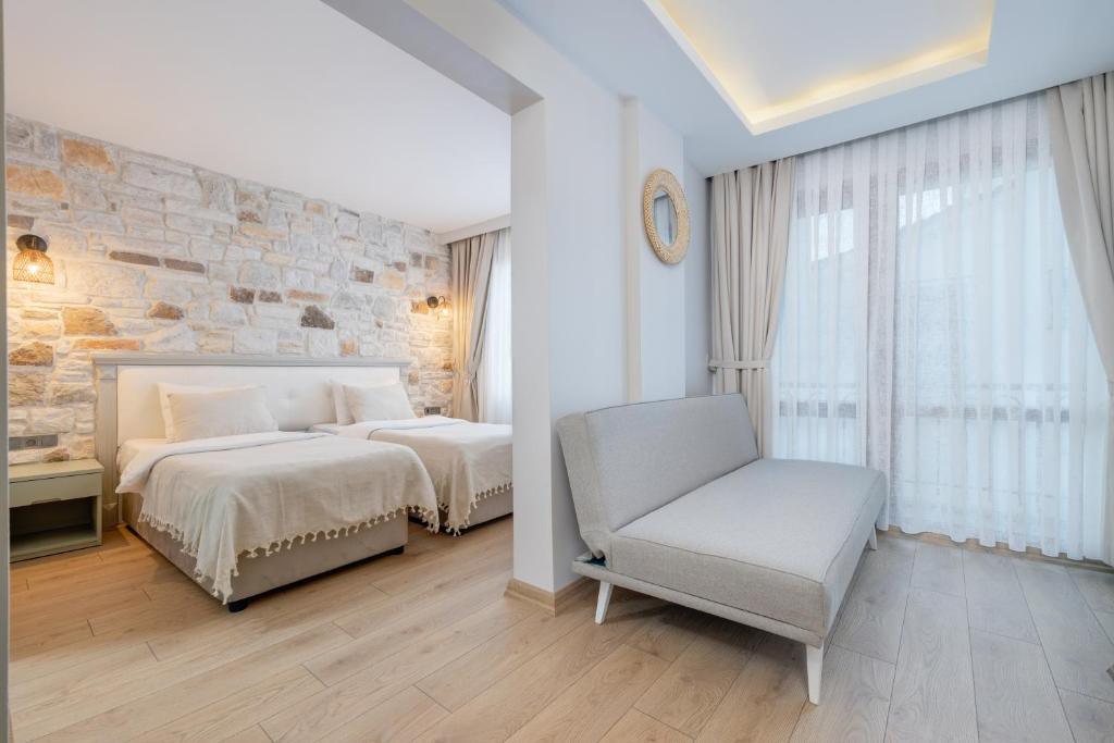 Postel nebo postele na pokoji v ubytování Hanedan Otel Foca Izmir