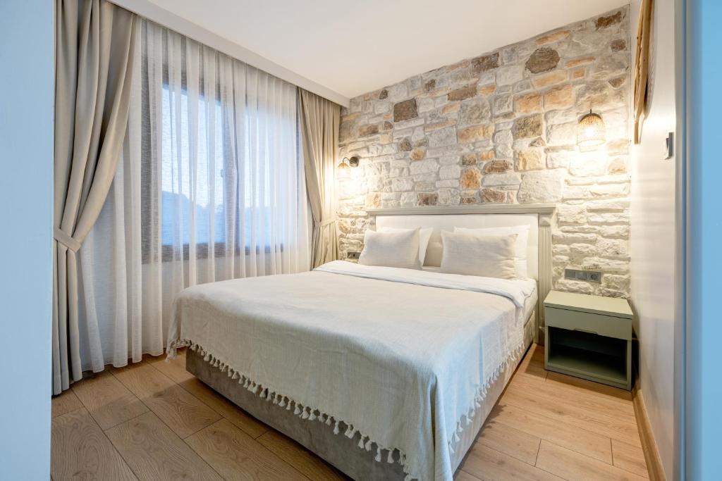 Postel nebo postele na pokoji v ubytování Hanedan Otel Foca Izmir