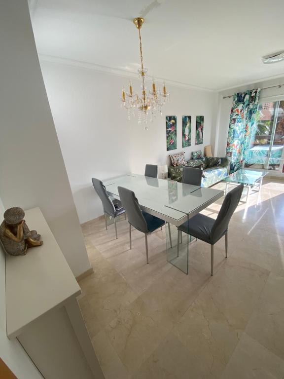 Fotografia z galérie ubytovania Mer et Golf, superbe appartement avec piscine v destinácii Casares