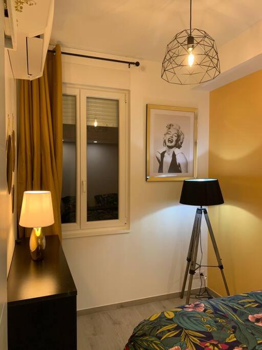 Televízia a/alebo spoločenská miestnosť v ubytovaní Appartement Etat neuf La Chantalane -proche centre-ville
