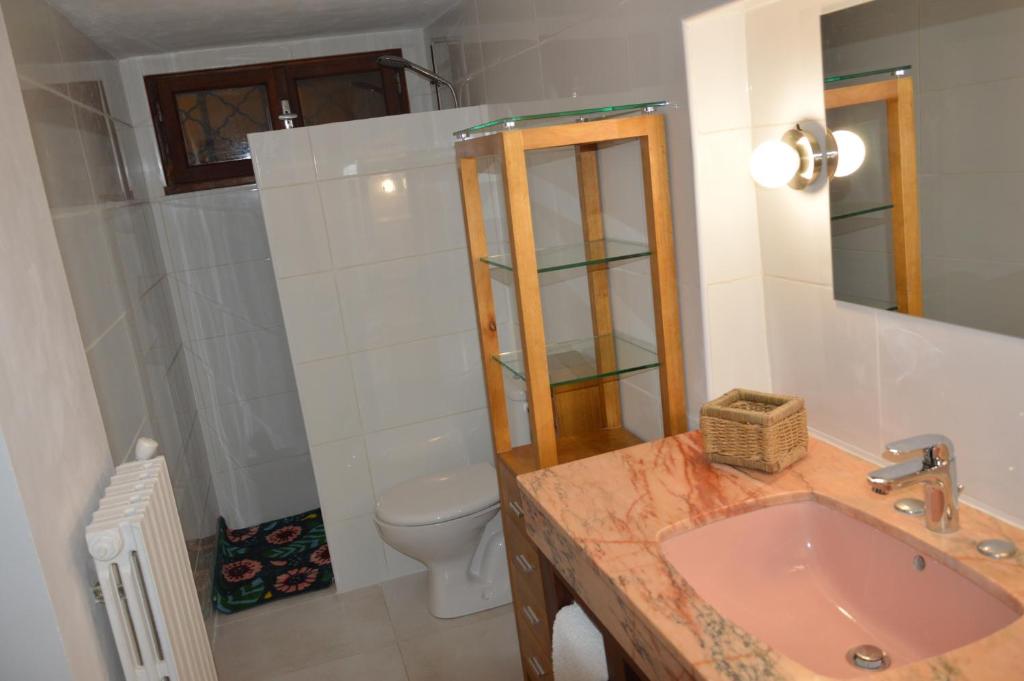 Kúpeľňa v ubytovaní Maison avec jardin à proximité des plages