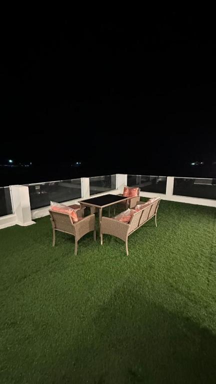Balkón nebo terasa v ubytování استراحة المرجانalmarjan chalet