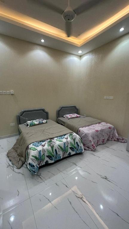 Postel nebo postele na pokoji v ubytování استراحة المرجانalmarjan chalet
