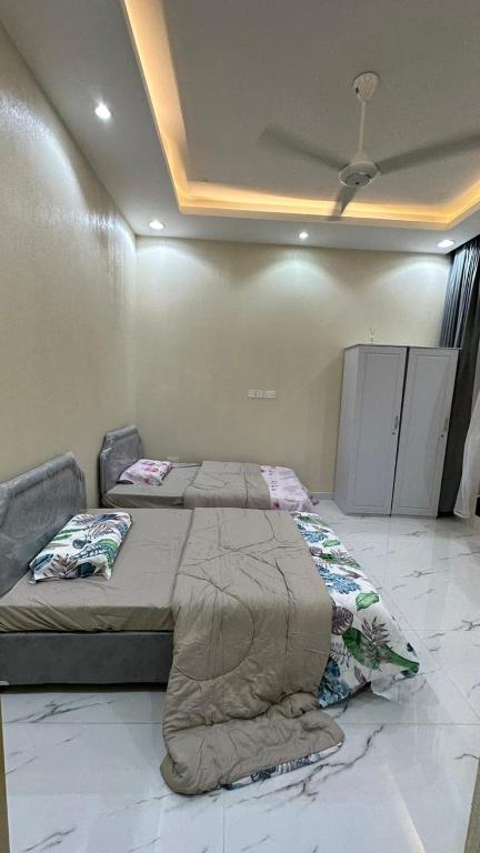 Postel nebo postele na pokoji v ubytování استراحة المرجانalmarjan chalet