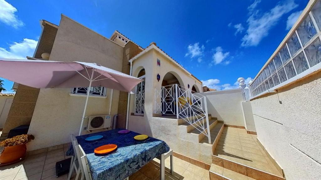 3 Bed Quad House Altos De La Bahia، توريفايجا – أحدث أسعار 2023