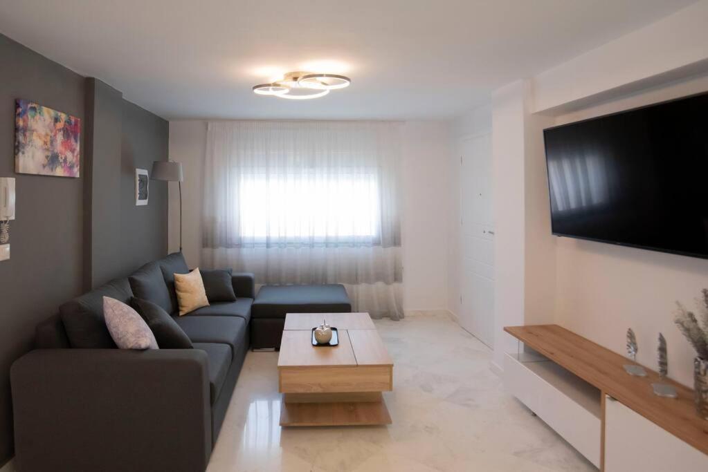 TV a/nebo společenská místnost v ubytování Mythos Home