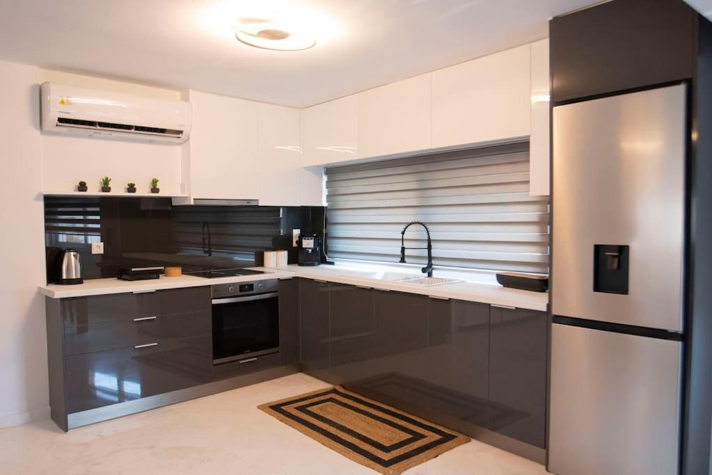 Kuchyň nebo kuchyňský kout v ubytování Mythos Home