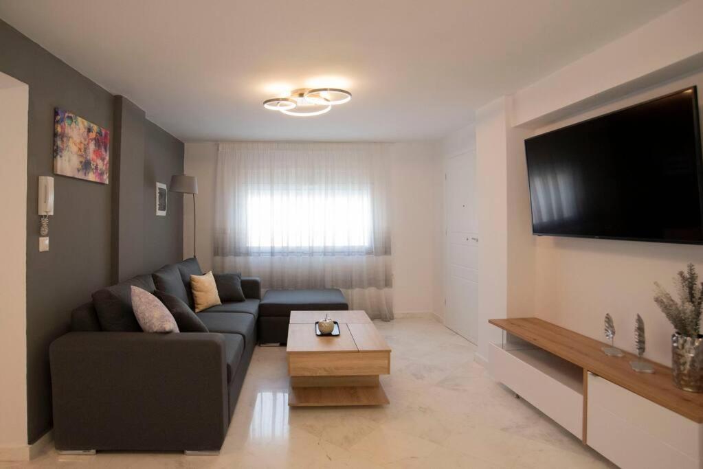 TV a/nebo společenská místnost v ubytování Mythos Home