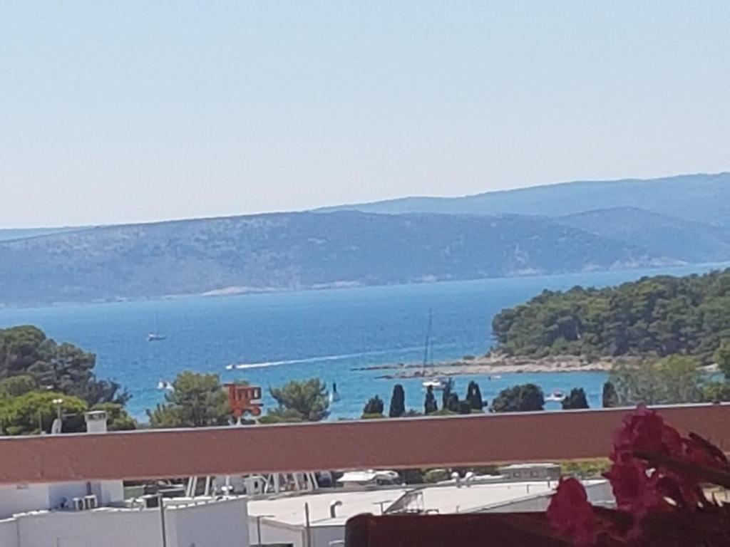 widok na zbiornik wodny z budynku w obiekcie Casa Croatia w mieście Punat