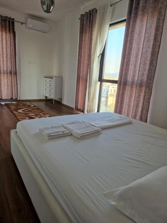 Luxury Rent Apartment 10 - Image 2