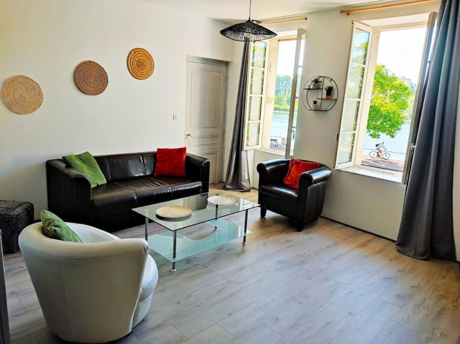 Photo de la galerie de l'établissement RIVE DE SAÔNE 75m2.P'tit dej.Agréable & spacieux., à Chalon-sur-Saône