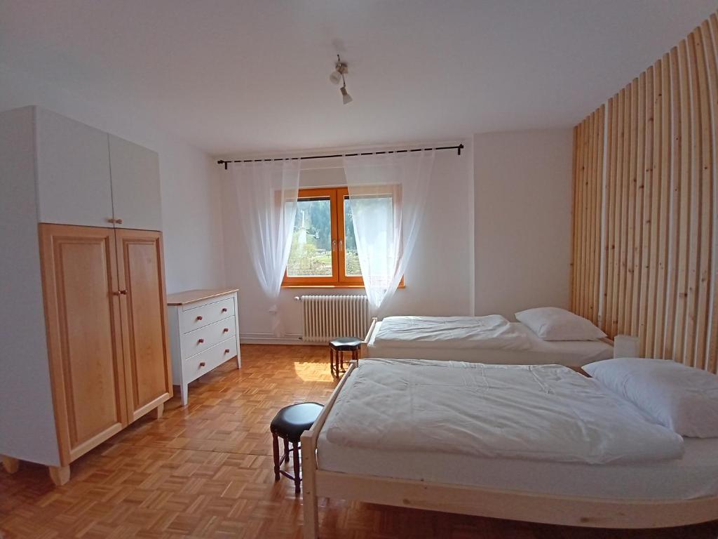 Postel nebo postele na pokoji v ubytování Lahova hiša