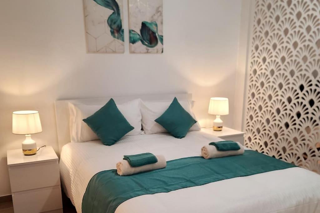 Postel nebo postele na pokoji v ubytování Luxury apartment in Yas Island