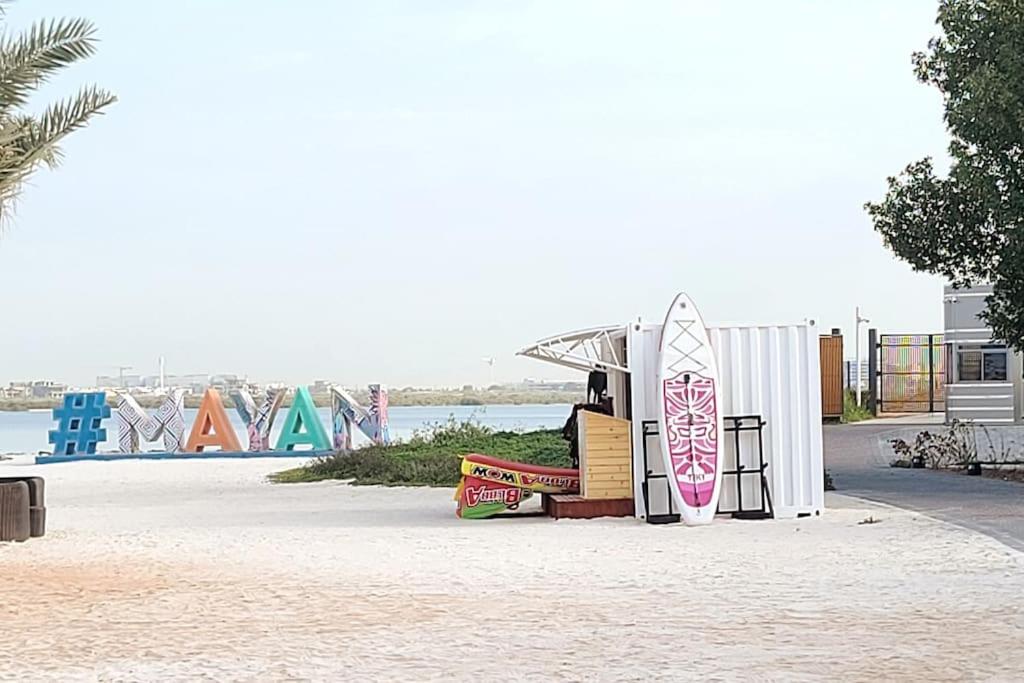Večerní zábavní program pro hosty v ubytování Luxury apartment in Yas Island