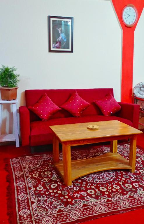 Posezení v ubytování Aakeet Lyang Homestay