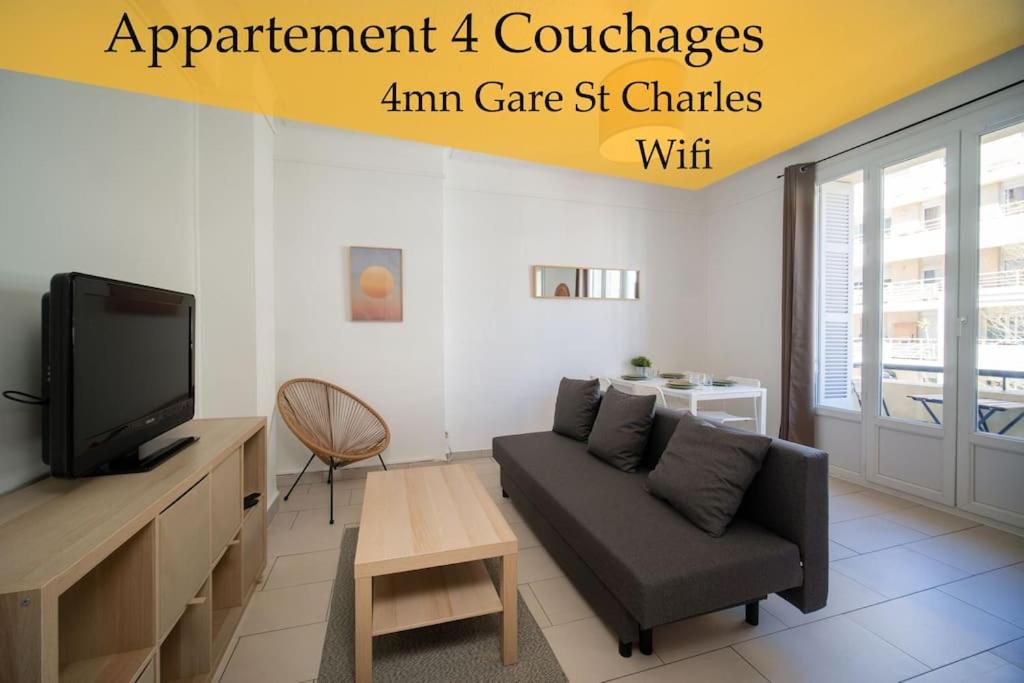 Televízia a/alebo spoločenská miestnosť v ubytovaní Appartement tout équipé balcon 4 pers St Charles