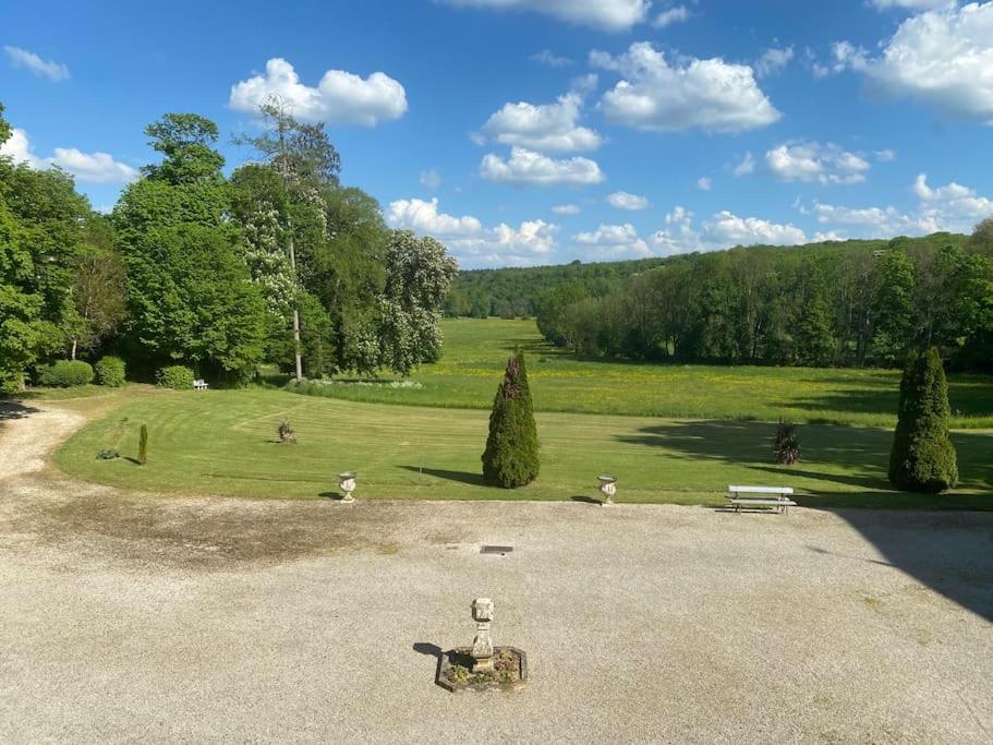 Zdjęcie z galerii obiektu Château historique XVIIIe Parc 4ha Rivière w mieście Rimaucourt