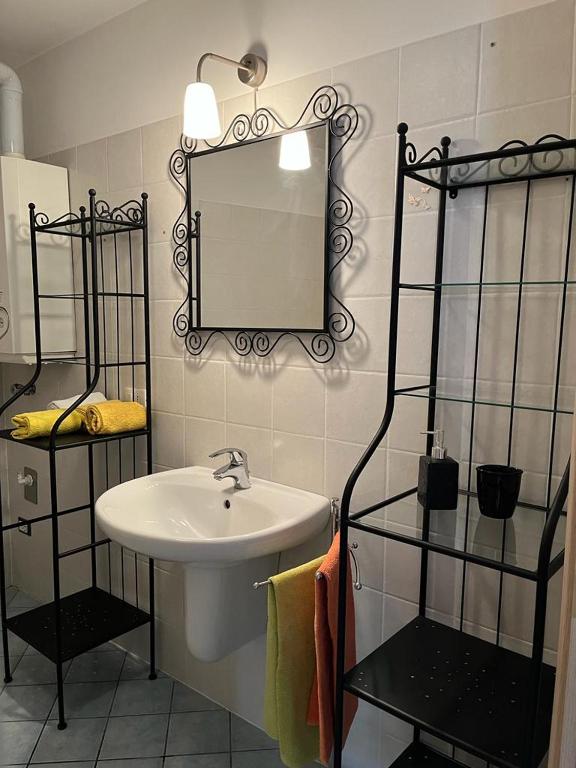 A bathroom at CA' del GIACOMINO