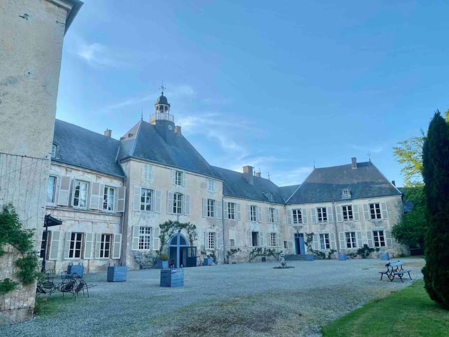 Zdjęcie z galerii obiektu Château historique XVIIIe Parc 4ha Rivière w mieście Rimaucourt