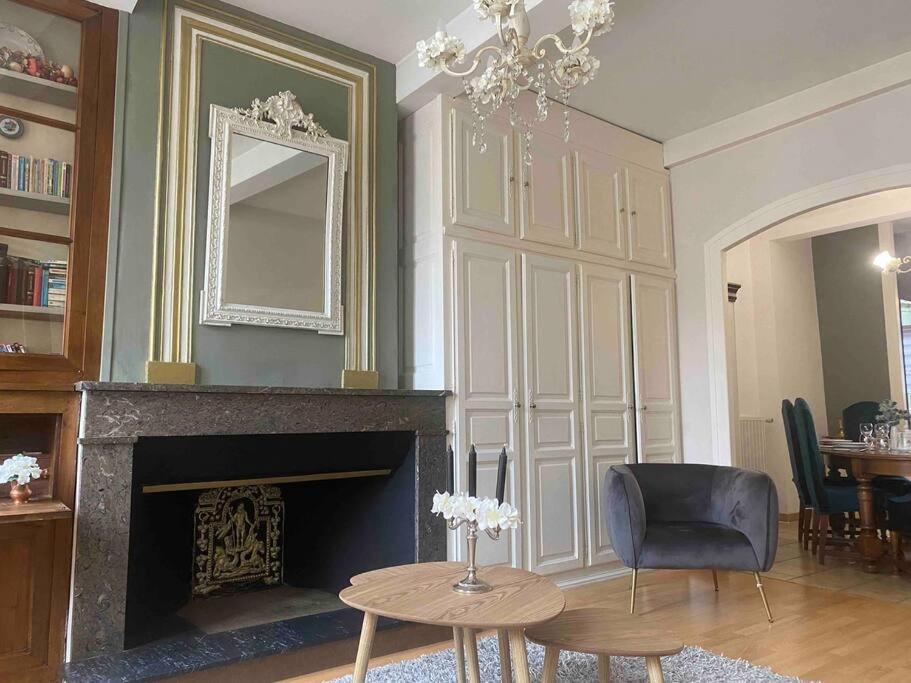 Fotografia z galérie ubytovania A Romantic Apartment - Hyper-centre v destinácii Bagnères-de-Bigorre