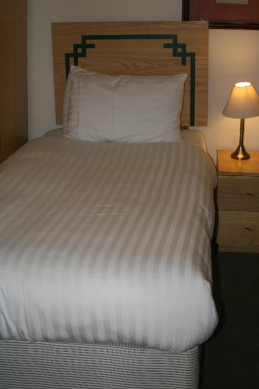 Hanover Hotel & McCartney's Bar - Resim 17