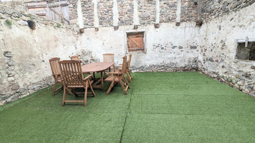 Patio alebo iná vonkajšia časť ubytovania Le Puy de Côme