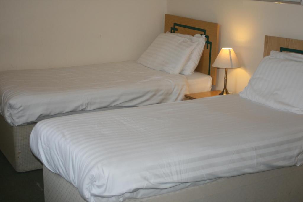 Hanover Hotel & McCartney's Bar - Resim 13