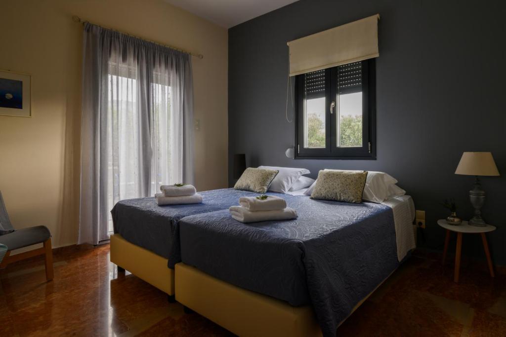 Postel nebo postele na pokoji v ubytování Smaris Collection luxury villas. ''Villa Stella''(Sea side villa)