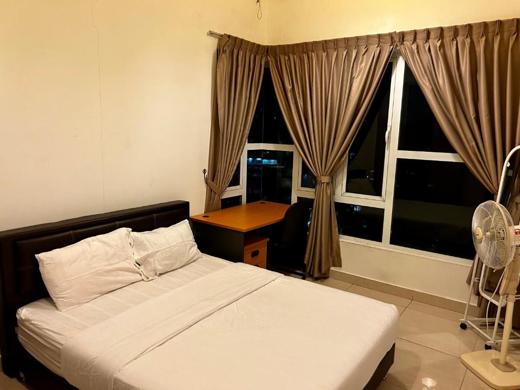 Golden Sands Seaview Residence 3MIN walk to Hospital Sultanah Aminah by Micasa Homestay - Apartamento De Tres Dormitorios