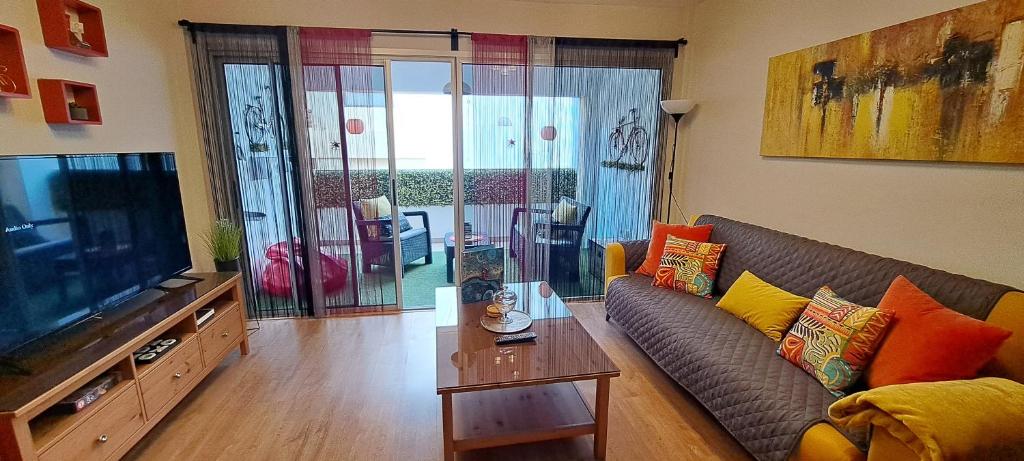 Televízia a/alebo spoločenská miestnosť v ubytovaní City Life Arrecife Apartment