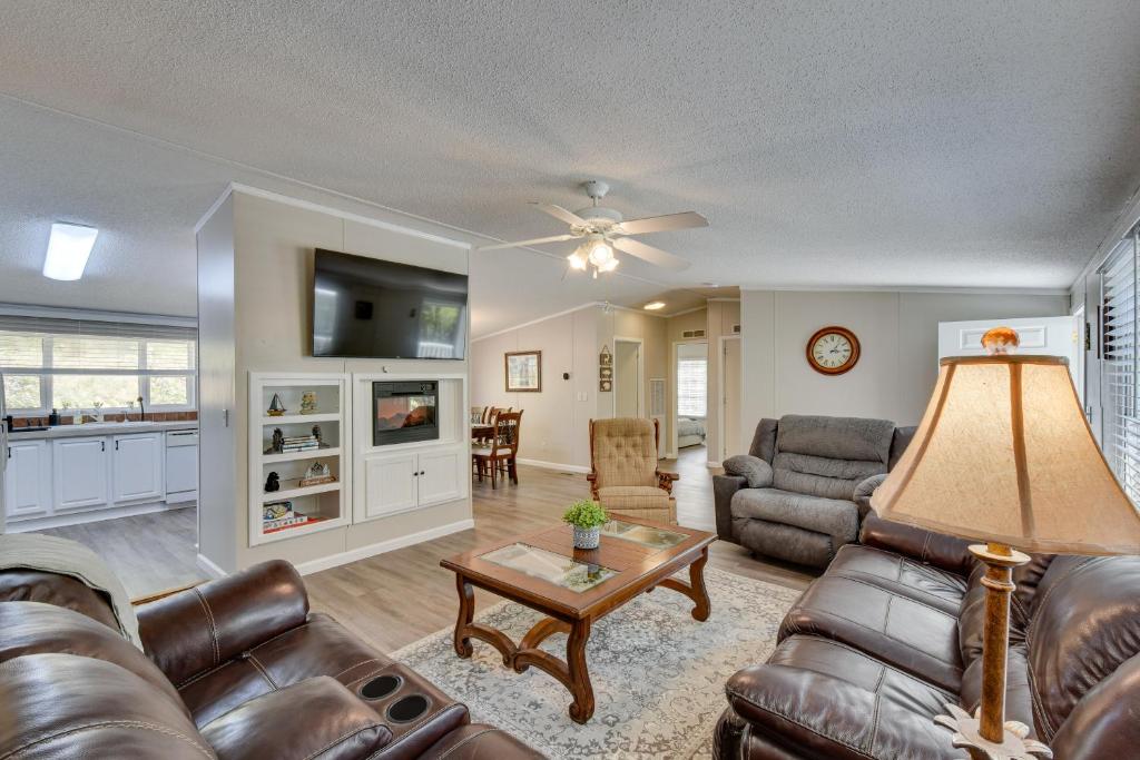 Secluded Hayesville Cabin Rental with Deck and Grill!, Hayesville