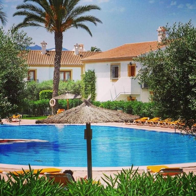 Bazén v ubytovaní Apartamento Soleado Vera Costa, 200 m de la playa alebo v jeho blízkosti