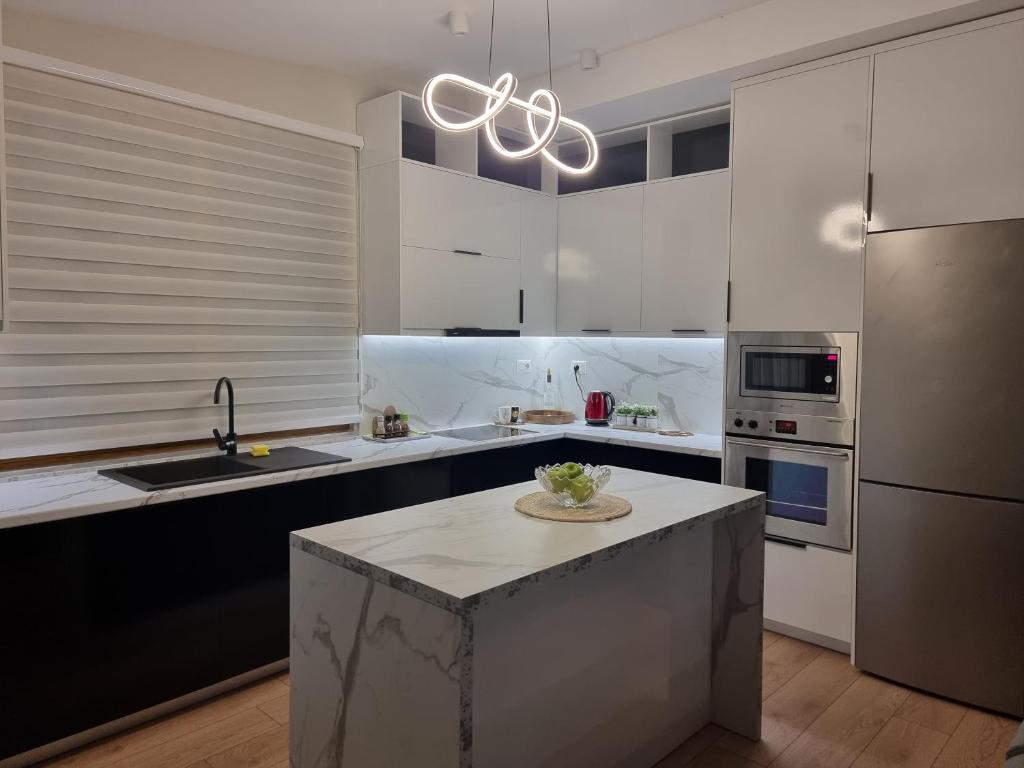 Sea View Apartment Durres - Image 8
