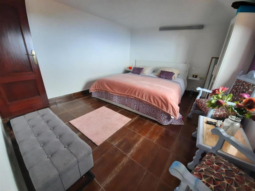 an overhead view of a bedroom with a bed at Mi Placer in Valverde