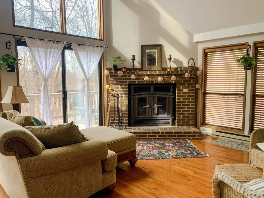 Gallery image of Chalet in The Woods in Hedgesville