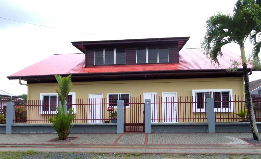 Rainbow Apartments, Landsboerderij, Suriname