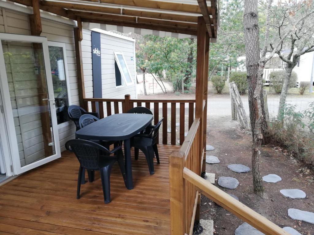 Balkón nebo terasa v ubytování Sbvacances TOUT CONFORT 2ch et 1sdb, environnement CALME et VERDOYANT dans camping 4 étoiles