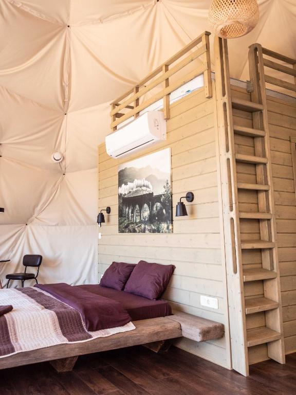 Postel nebo postele na pokoji v ubytování SlavskoGlamping