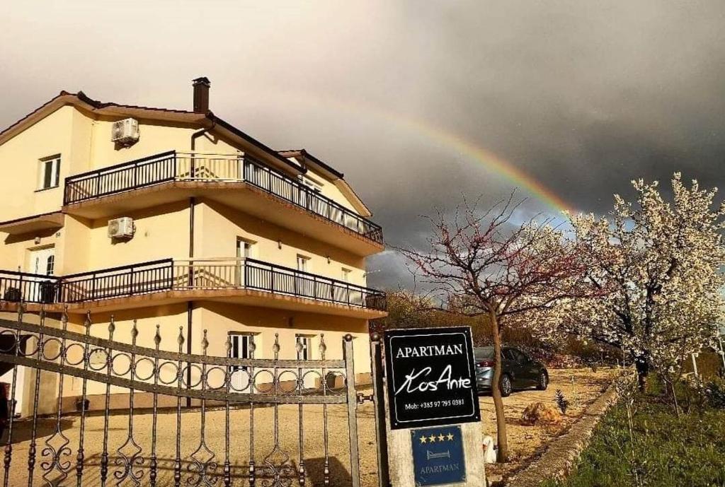 Budova, kde se apartmán nachází