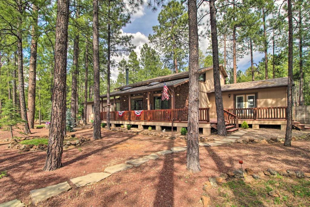 Vacation Home Country Club Cabin, Relaxing 4 br 2 ba Cabin, AZ
